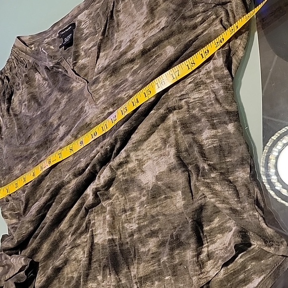Calvin Klein. Lightweight army green camo LS TEE. XXL - Picture 6 of 9